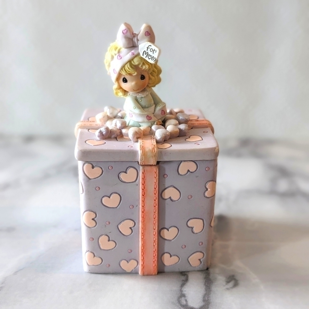 2003 Enesco Precious Moments A Mom's Love is the Best Gift of All trinket Box
